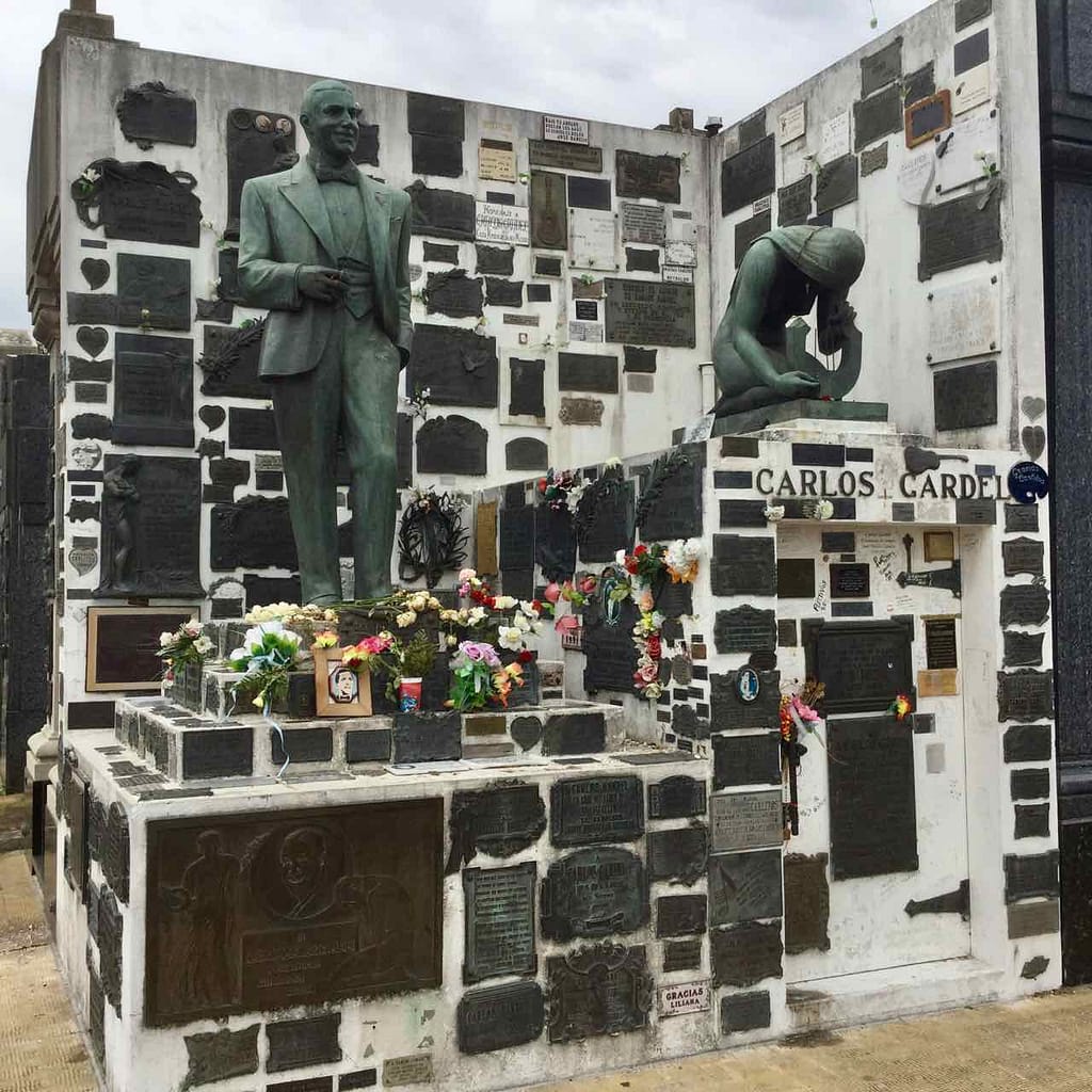 Buenos Aires Friedhof Cementerio de la Chacarita, Carlos Gardel Totale, ©PetersTravel iPod-Foto