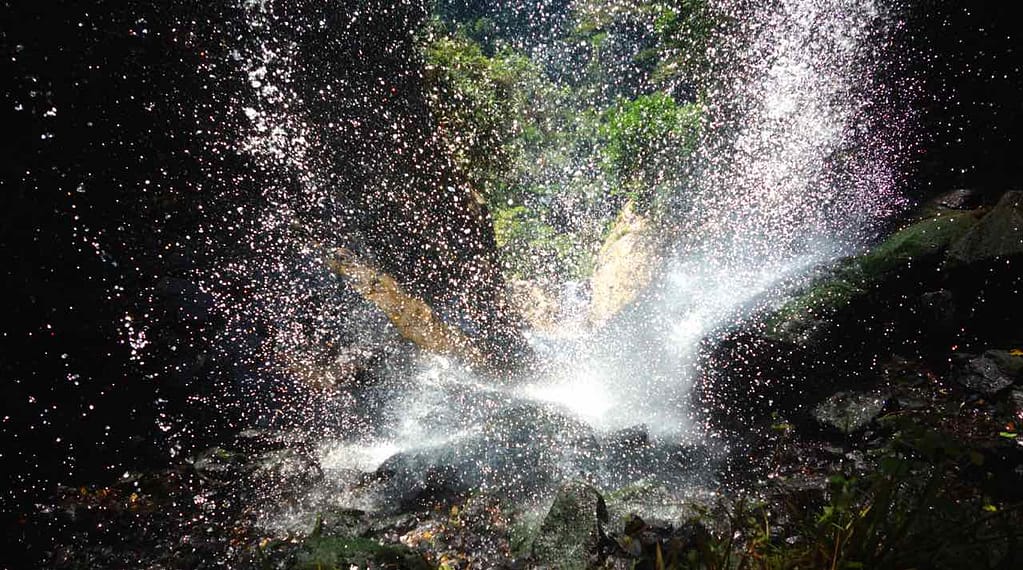 Malawi, Manchewe Wasserfall von dahinter