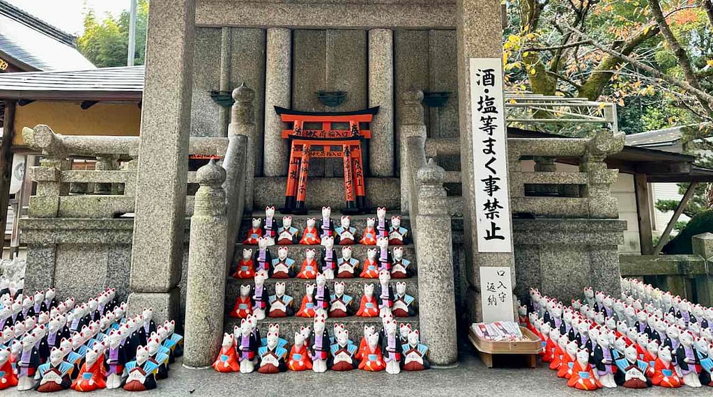 Unterwegs beim Fushimi Inari-Taisha Schrein
