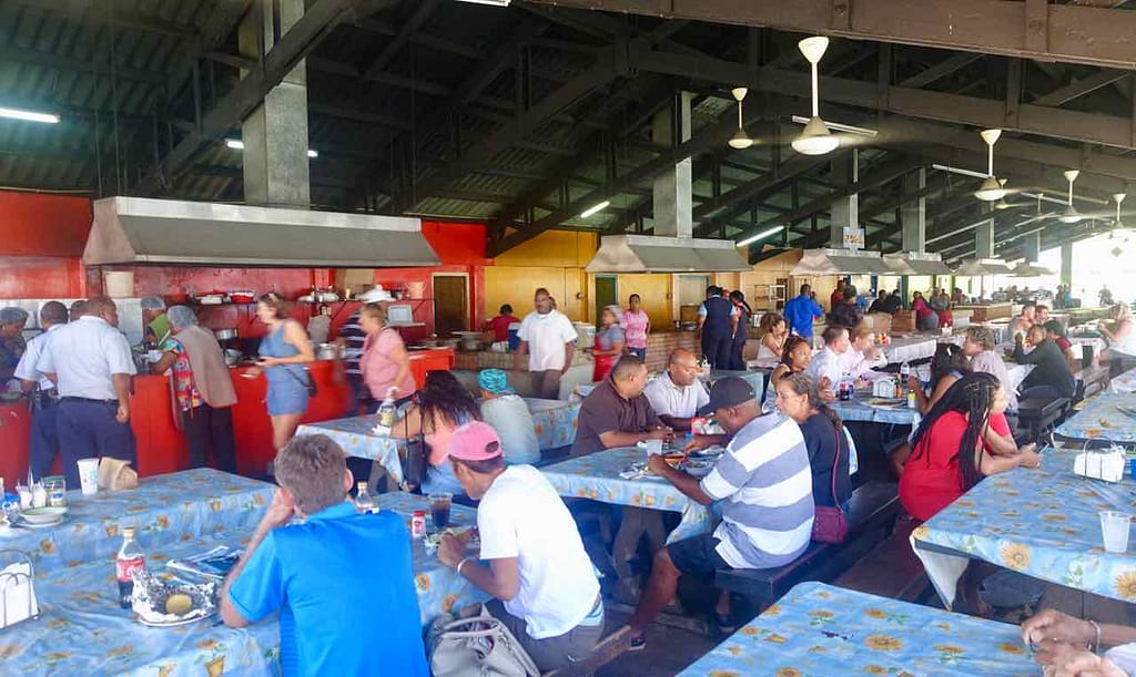 Restaurants Willemstad: Plasa Bieu, Curacao Copyright Peter Pohle