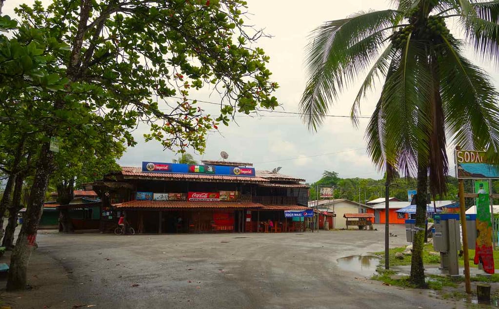 Costa Rica, Ende der Busstrecke in Manzanillo (12 km von Puerti Viejo)