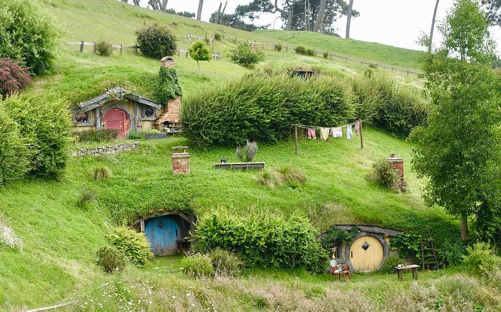 Hobbingen / Hobbiton, Halbtotale Neuseeland ©PetersTravel