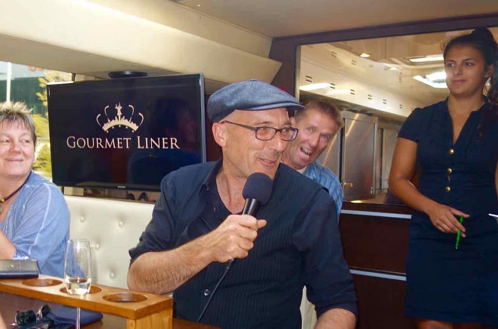 Berlin Gourmet Liner, Stadtrundfahrt, Stadtführer Claas in Aktion