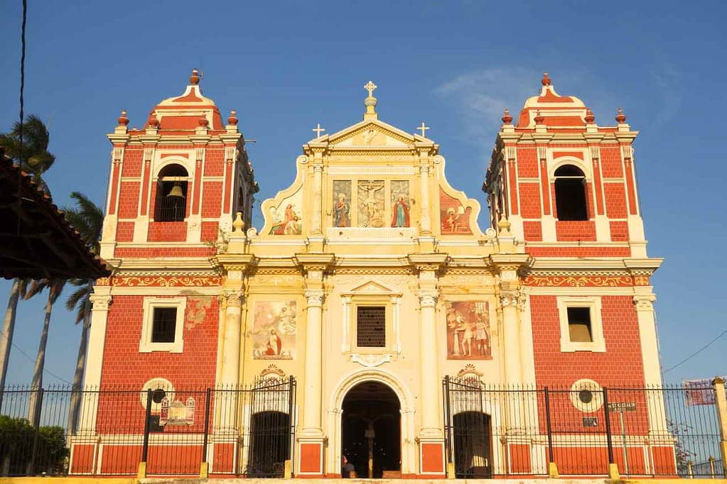 Zentralamerika Nicaragua, Kirche in León