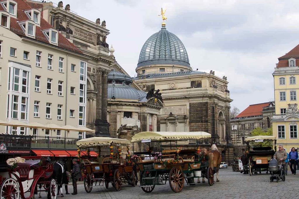 Dresden Tipps, Kunstakademie/Lipsiusbau mit der "Zitronenpresse"