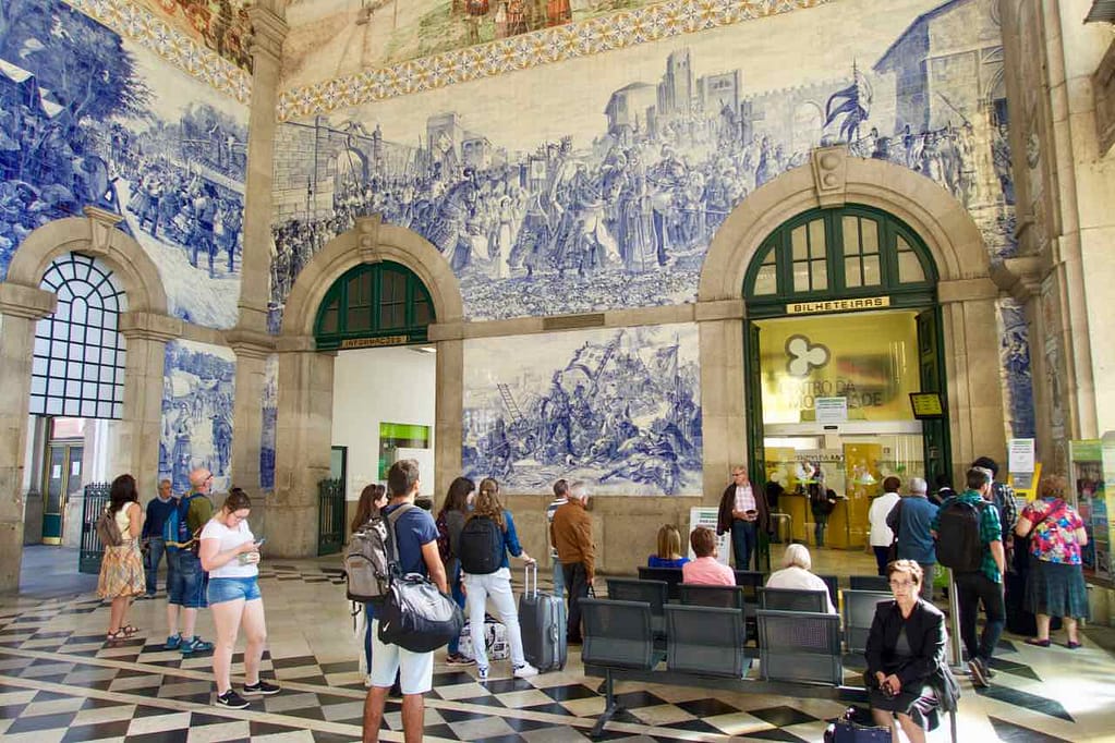 Porto Sehenswürdigkeiten Bahnhof Sao Bento ©PetersTravel