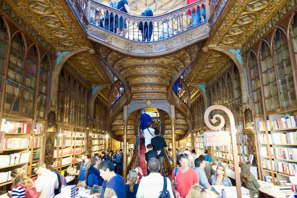 Porto Sehenswürdigkeiten: Livraria Lello innen©PetersTravel