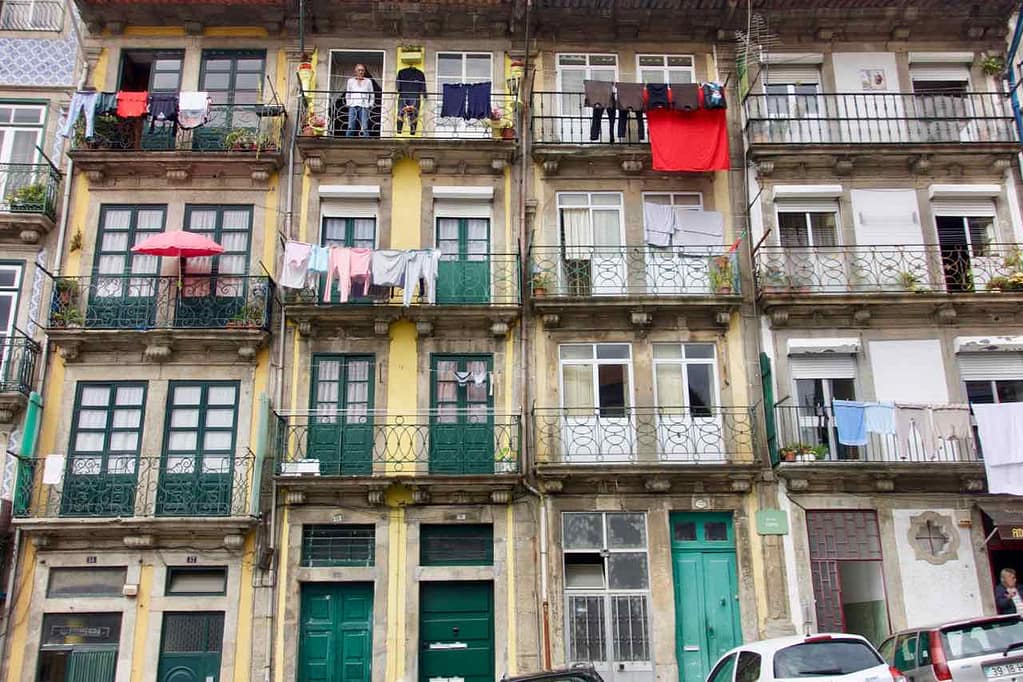 Porto Sehenswürdigkeiten, Ribeira - Altstadtviertel Häuserfront ©PetersTravel