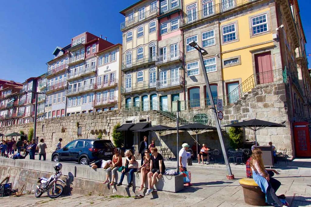 Porto Sehenswürdigkeiten: Hausfront in Ribeira © PetersTravel