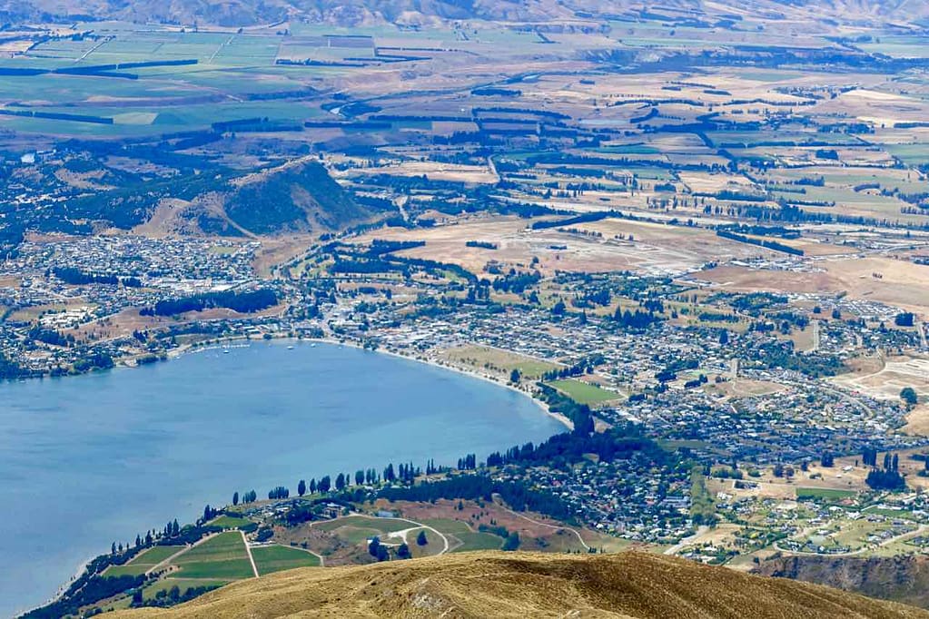 Wanaka Südinsel Neuseeland Sehenswürdigkeiten Blick auf Wanaka vom Mount Roy Titel 2 ©PetersTravel