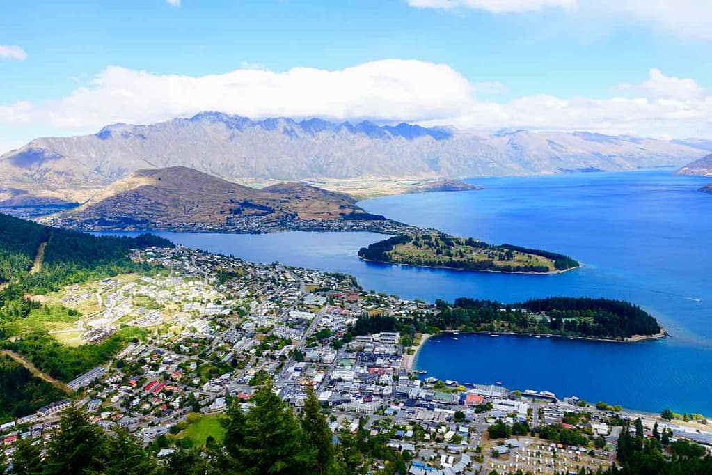 Queenstown Tipps: Blick auf Queenstown von der Bergstation der Gondola, Neuseeland @PetersTravel