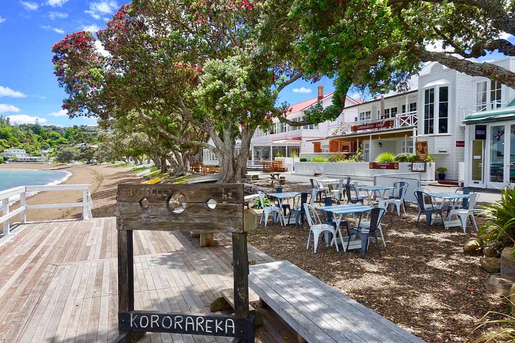 Strandpromenade mit Strand in Russell Neuseeland Copyright Peter Pohle peterstravel