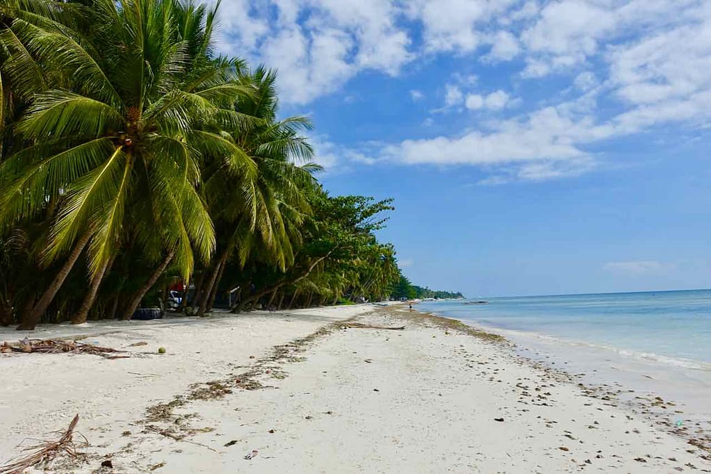Siquijor Island, Solangon Beach, Schöner Strand, aber seichter Einstieg ins Wasser Copyright Peter Pohle PetersTravel