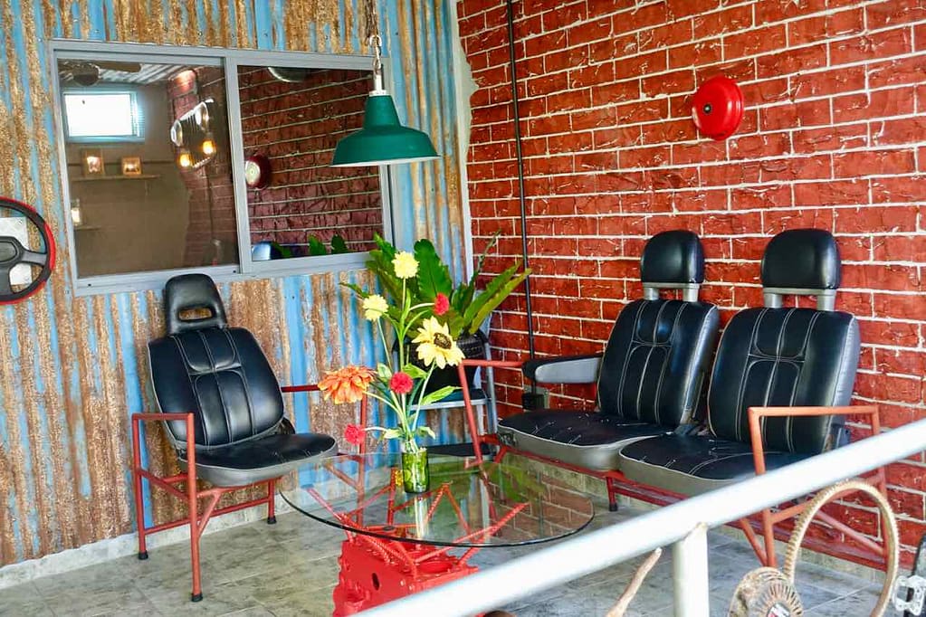 Takatuka Lodge am Sugar Beach, Terrasse The Garage, Sipalay auf Negros