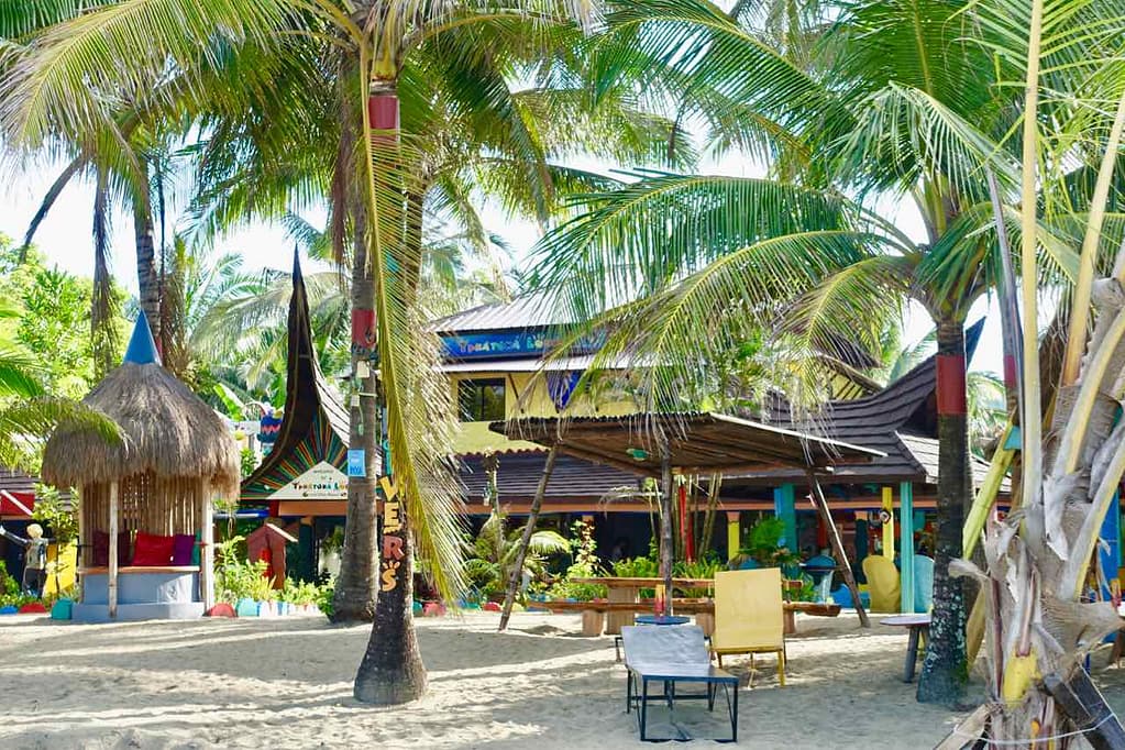 Takatuka Lodge am Sugar Beach bei Sipalay auf Negros, Totale mit Strand, Copyright Peter Pohle PetersTravel