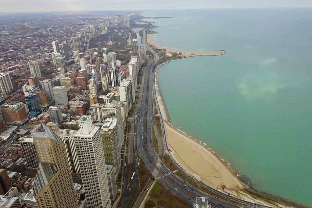Chicago Aussichtspunkte: Blick vom John Hancock Center 360 Chicago auf Lake Michigan und den Stadtstrand Foto Peter Pohle PetersTravel
