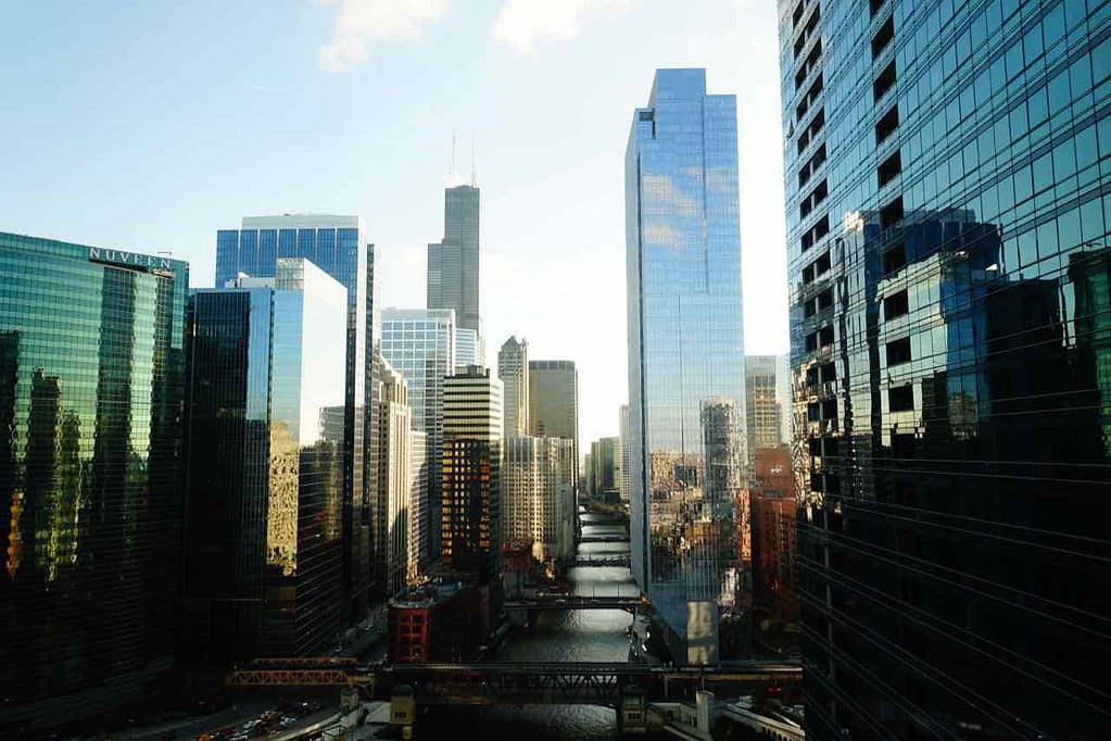 Chicago Aussichtspunkte: Skyline mit Chicago River und Brücken, Foto PetersTravel