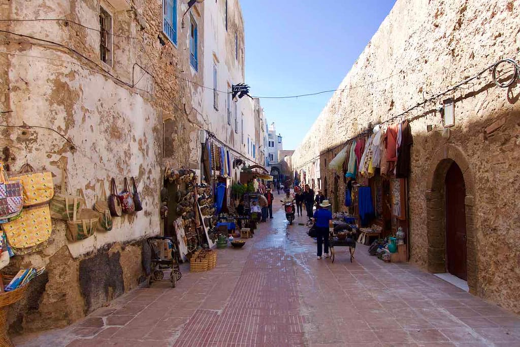 Essaouira, Stadt der Winde, marode Einkaufsgasse ©PetersTravel