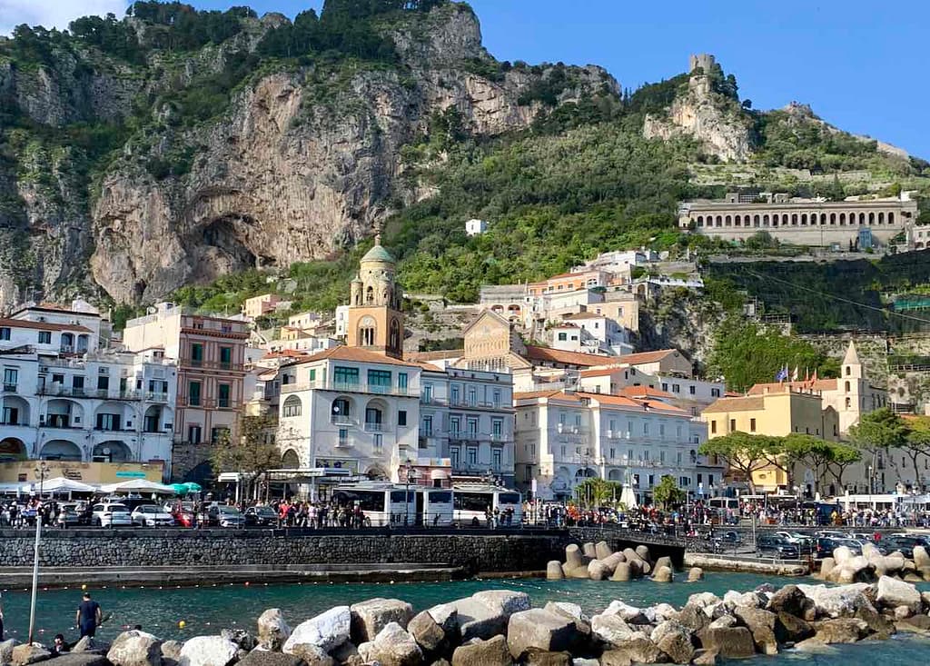 Amalfi, Hafen mit Busbahnhof