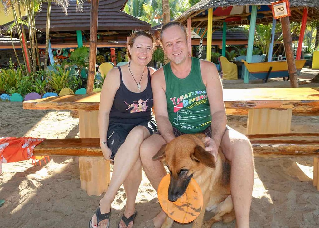 Takatuka Lodge am Sugar Beach, Eigentümer Cathy und Kalle mit Hund Ozzy, Sipalay auf Negros