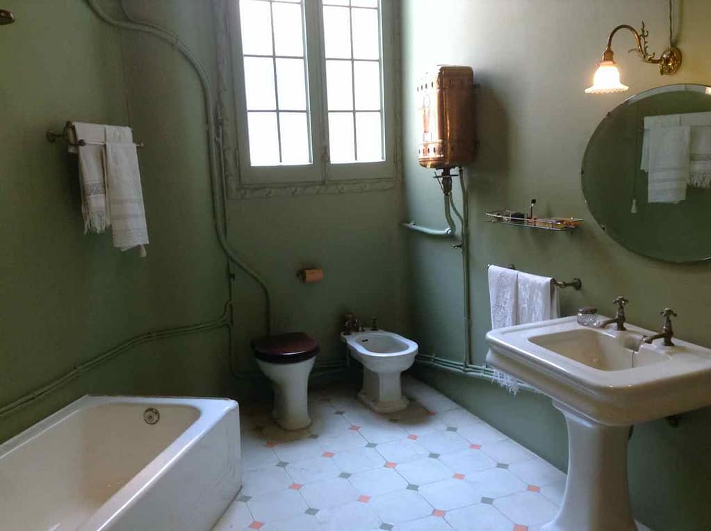 Barcelona, Casa Mila von Antoni Gaudí, Bad