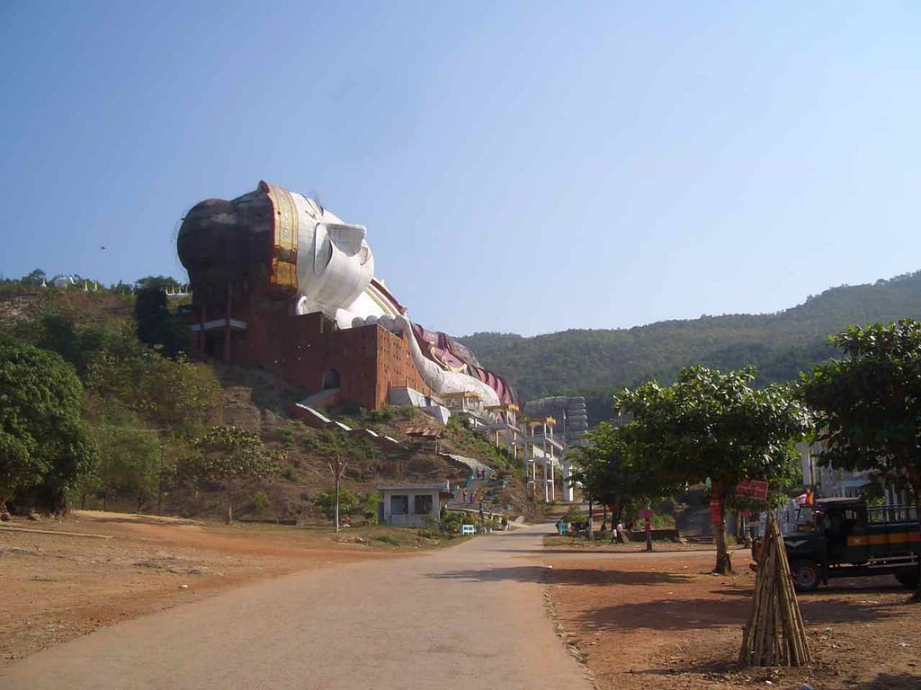 Myanmar, Reclining Buddha, Win Sein Taw Ya