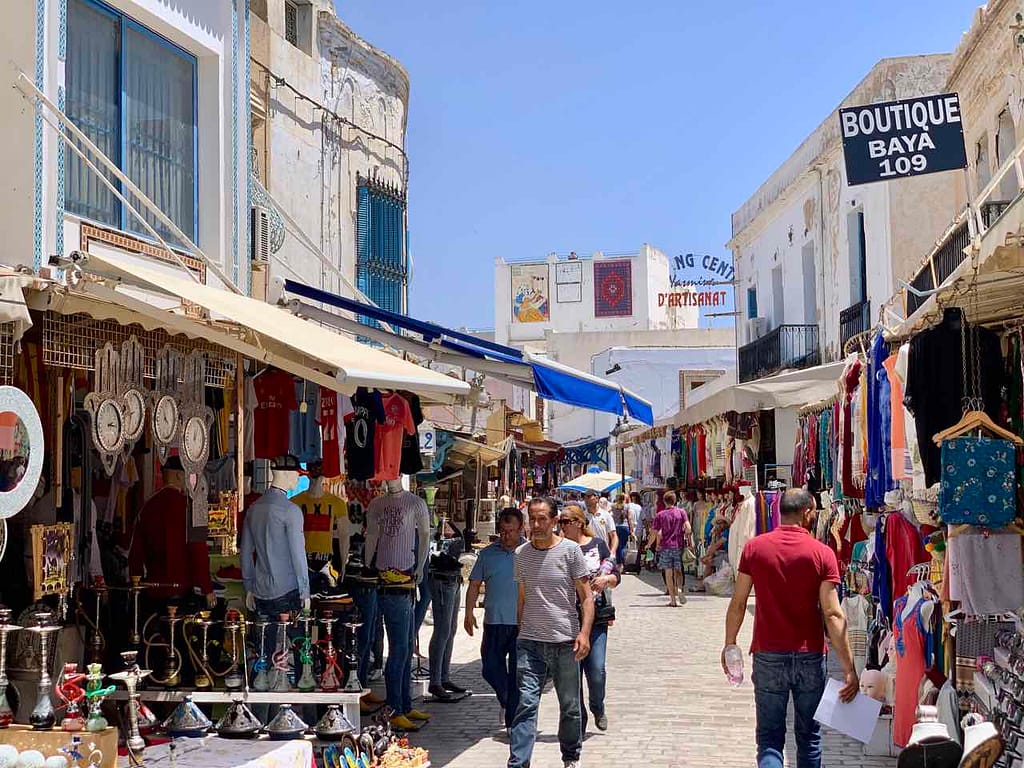 Unterwegs in Tunesiens Norden: Gasse in der Medina von Nabeul
