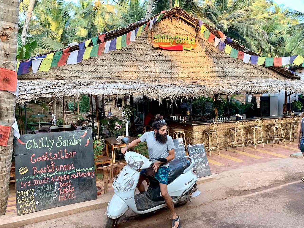 Bar & Restaurant in der Hauptstraße von Agonda