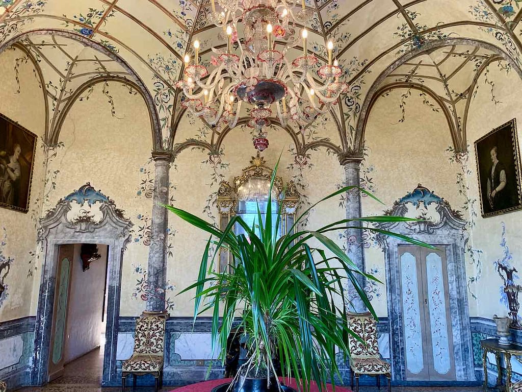 Borromäische Inseln: Palazzo Borromeo auf der Isola Madre auf dem Lago Maggiore, Italien 