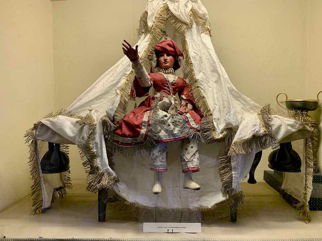 Puppensaal im Palazzo Borromeo auf der Isola Madre auf dem Lago Maggiore, Italien 