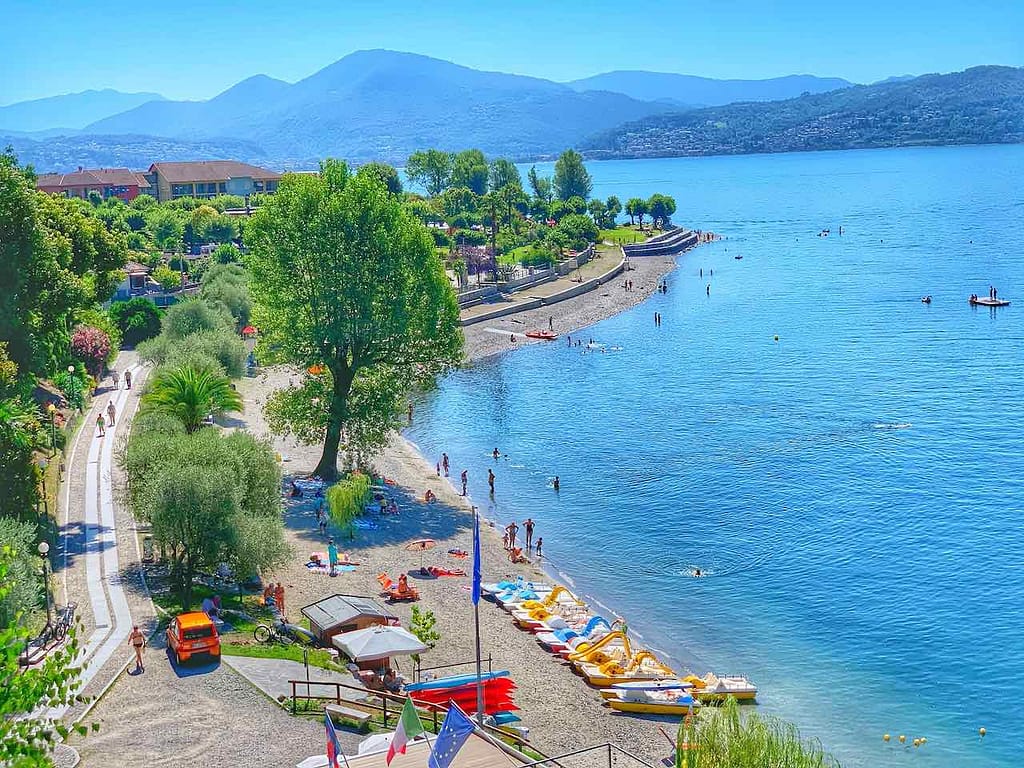 Badestrand von Cannero Riviera am Lago Maggiore