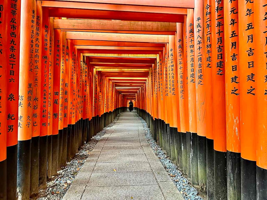 Torii im Fushimi Inari-Taisha Shrine in Kyoto