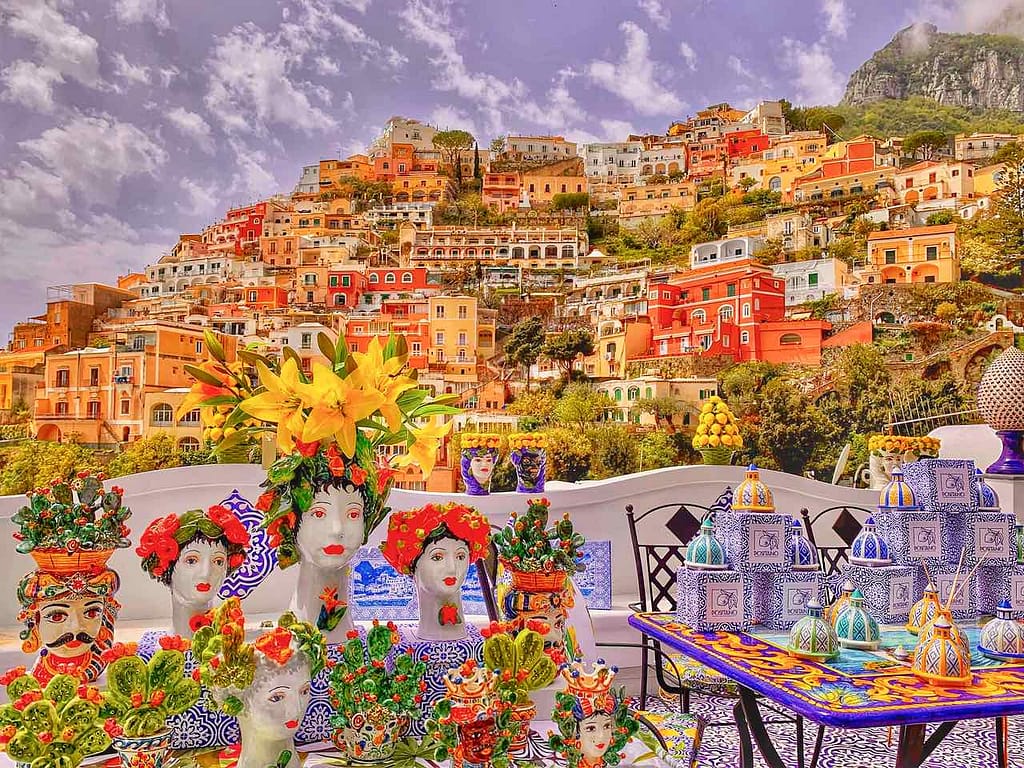 Costa Amalfitana: Keramiken mit Positano im Hintergrund