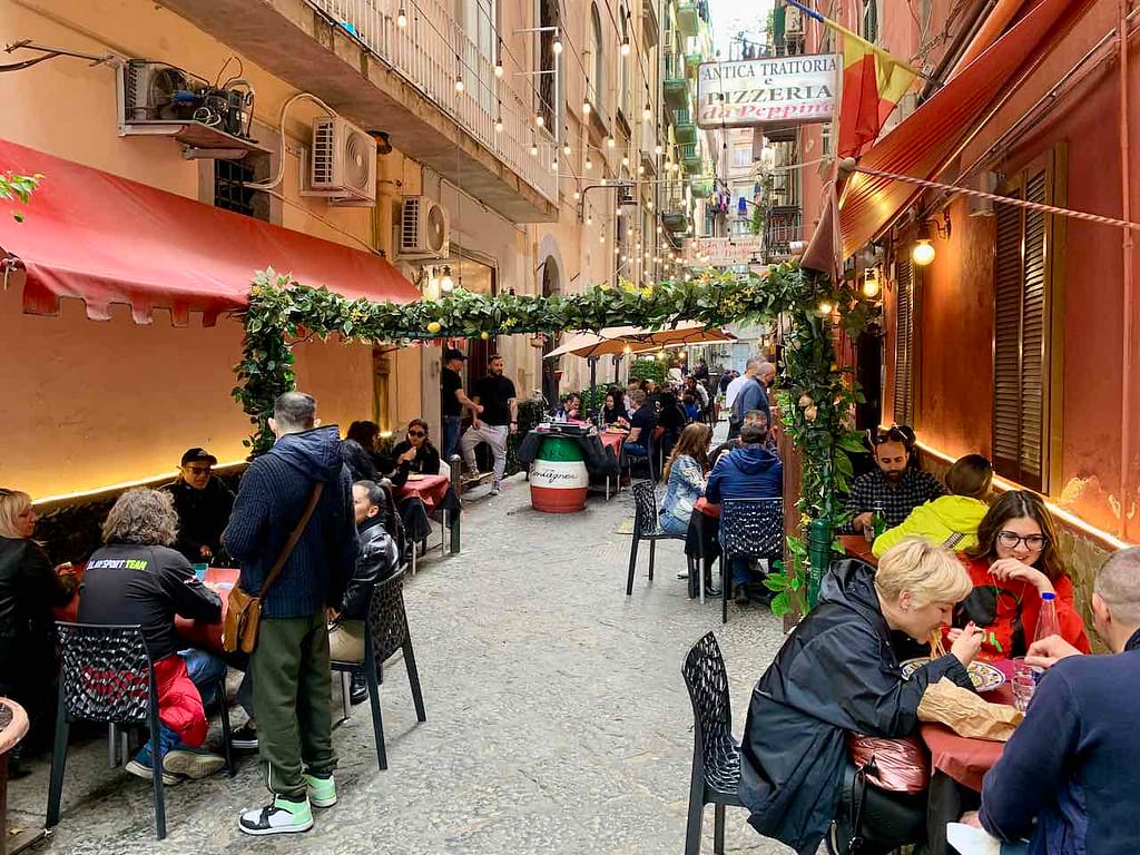 Neapel: Restaurants im Quartieri Spagnoli / Spanischen Viertel