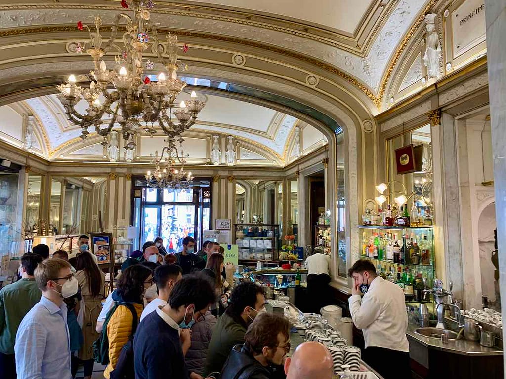 Neapel: Gran Caffé Gambrinus an der Piazza Plebiscito © PetersTravel Peter Pohle