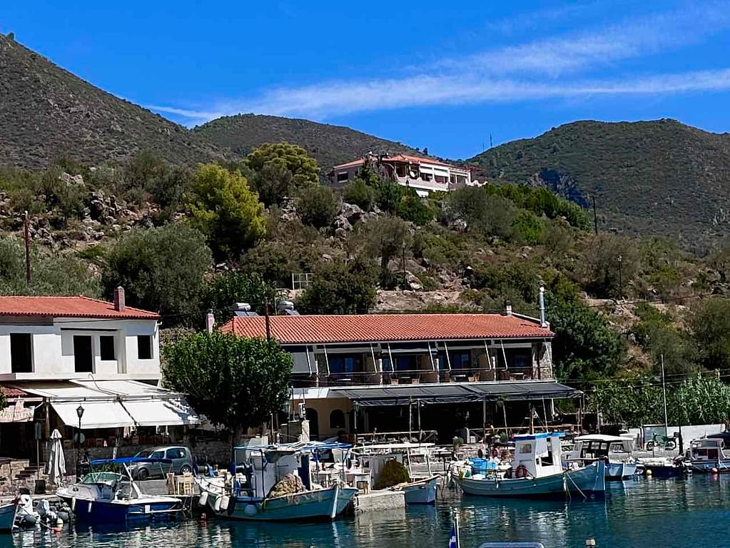 Hafen von Vathi auf der Halbinsel Methana, Saronische Inseln, Griechenland © PetersTravel Peter Pohle