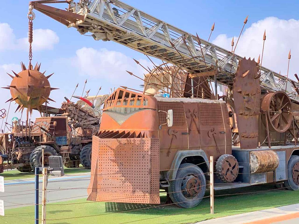 Dubai, "Mad Max" auf einer Raststätte © PetersTravel Peter Pohle