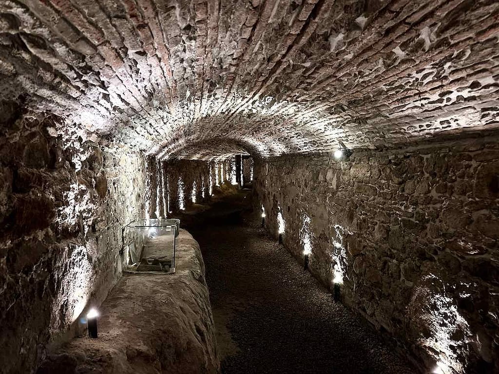 Tunnelsystem von Puebla, Mexiko © PetersTavel Peter Pohle