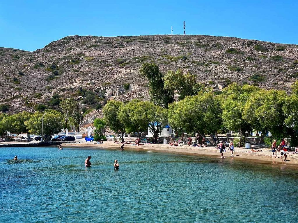 Insel Milos, Adamas: Lagada Stadtstrand vor dem gleichnamigen Hotel © PetersTravel Peter Pohle