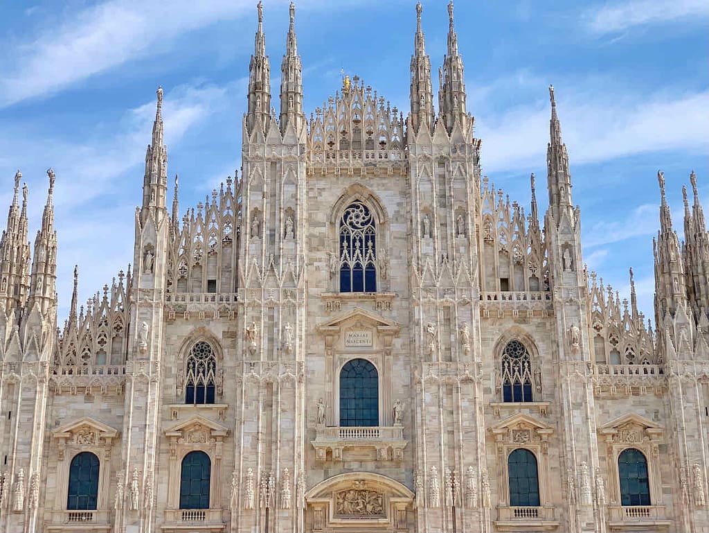Frontseite des Mailänder Doms