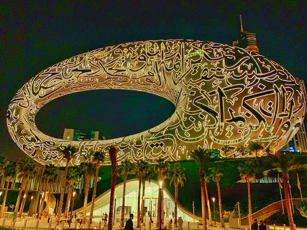 Dubai Museum of the Future bei Nacht