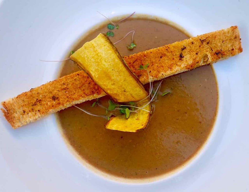 Restaurants Willemstad: Kubanische Bananensuppe im Restaurant Gouverneur in Willemstad Copyright Peter Pohle