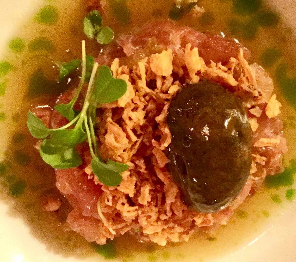 Restaurants Willemstad, Mosa: Raw Tuna, Ponzu Dressing, Nori Ice Cream, Fried Onion Crumbles, Copyright Peter Pohle