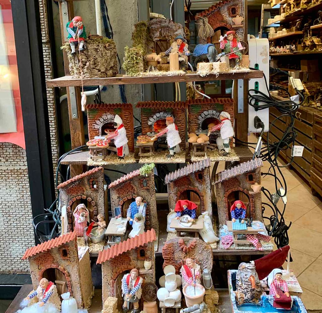 Krippenfiguren in der "Krippenstraße" Via San Gregorio Armeno in Neapel