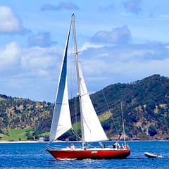 Phantom Yacht in der Bay of Islands Neuseeland Copyright R. Blomfield
