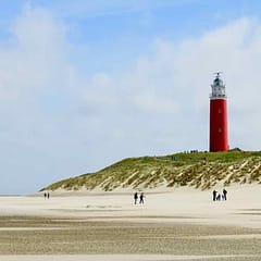 Texel Strände: Strand mit Leuchtturm in De Cocksdorp, Niederlande