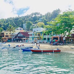Puerto Galera: Sabang, vom Meer aus gesehen, Philippinen Copyright Peter Pohle PetersTravel