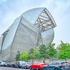 Außenansicht des Museum der Fondation Louis Vuitton, Paris, Frankreich