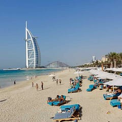 Strand vom Madinat Jumeirah mit Hotel Burj Al Arab, Dubai