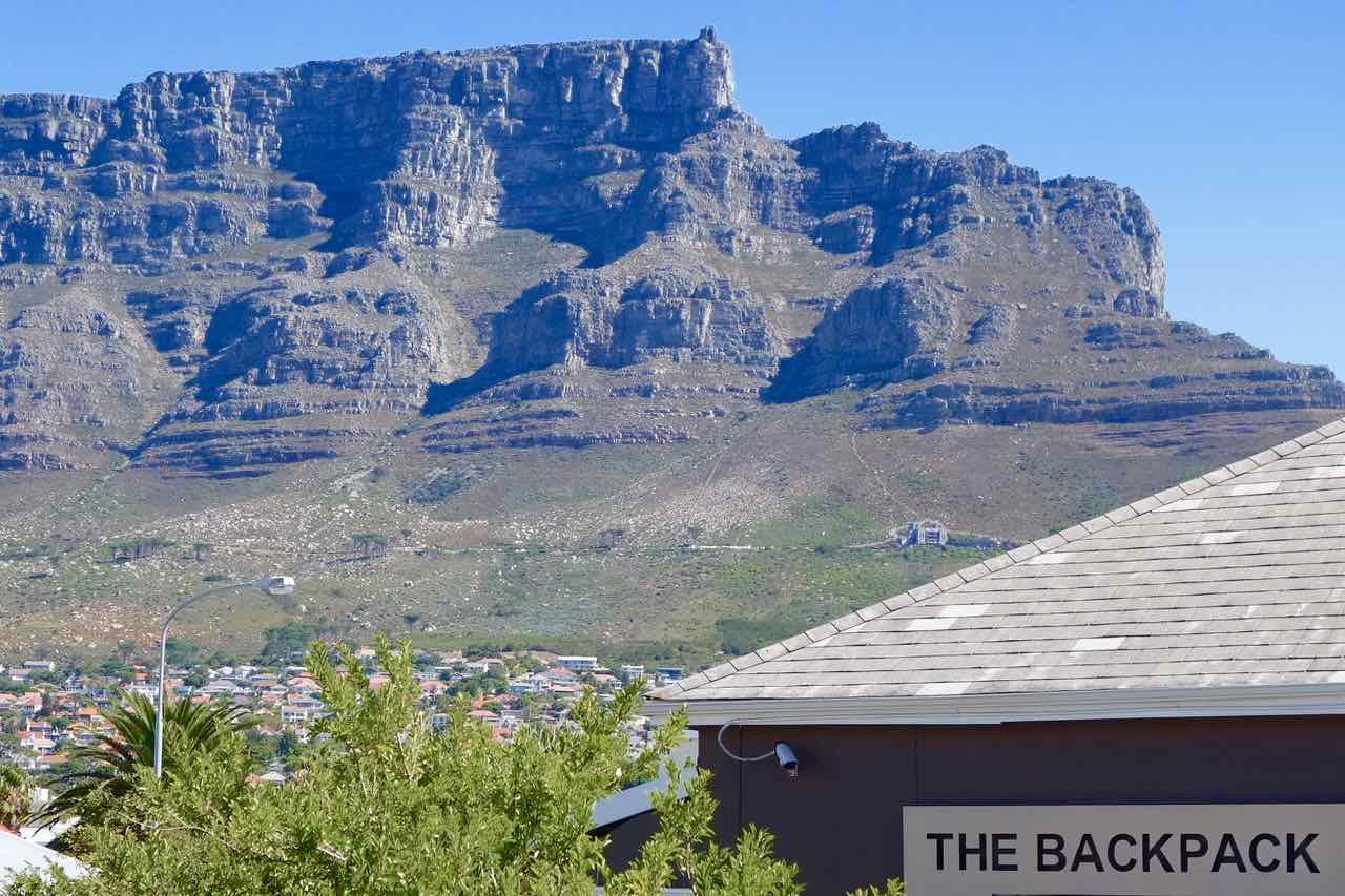 Backpacker Hostel Afrika, Kapstadt, The Backpack mit Tafelberg